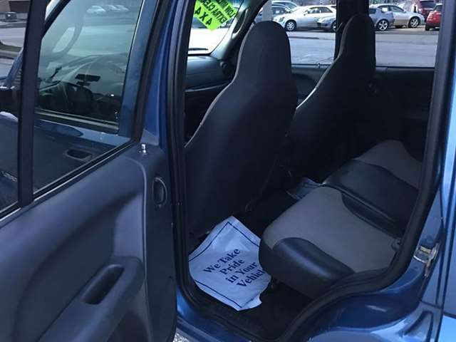 2004 Jeep Liberty 4dr Sport 4WD SUV